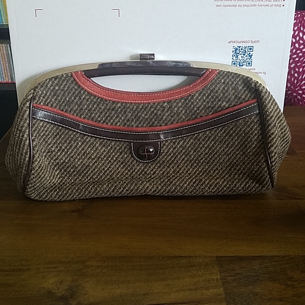Apt 9 clutch